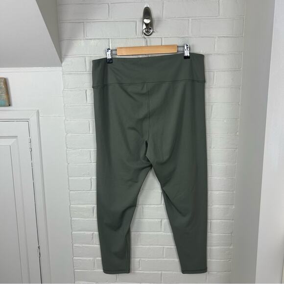 American Eagle The Lightweight Everything Green Legging 7/8 Length Size XXL - Picture 8 of 9